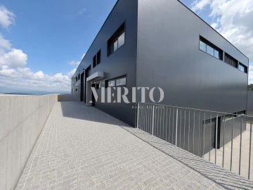 Armazém para Arrendamento em Adaufe