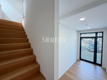 Armazém para Arrendamento em Adaufe