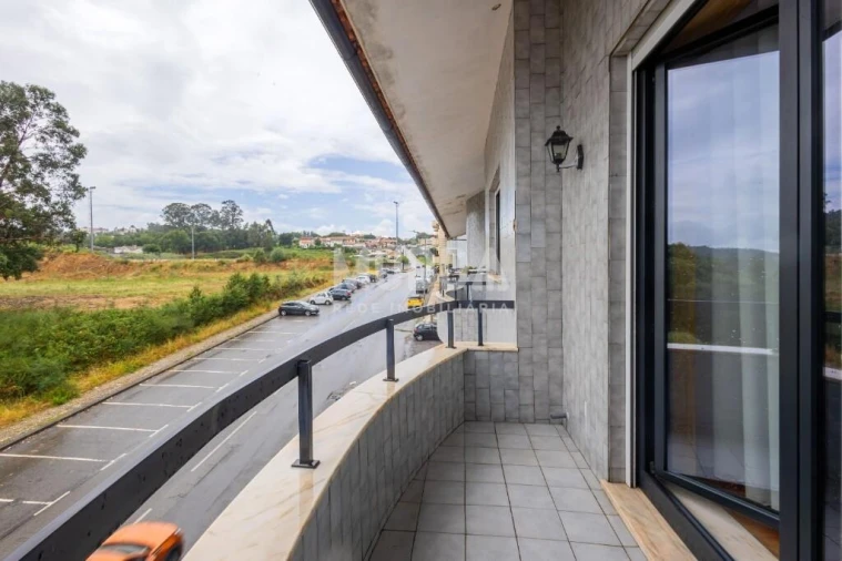 Apartamento T3 para Venda em Vila de Cucujães Foto 2