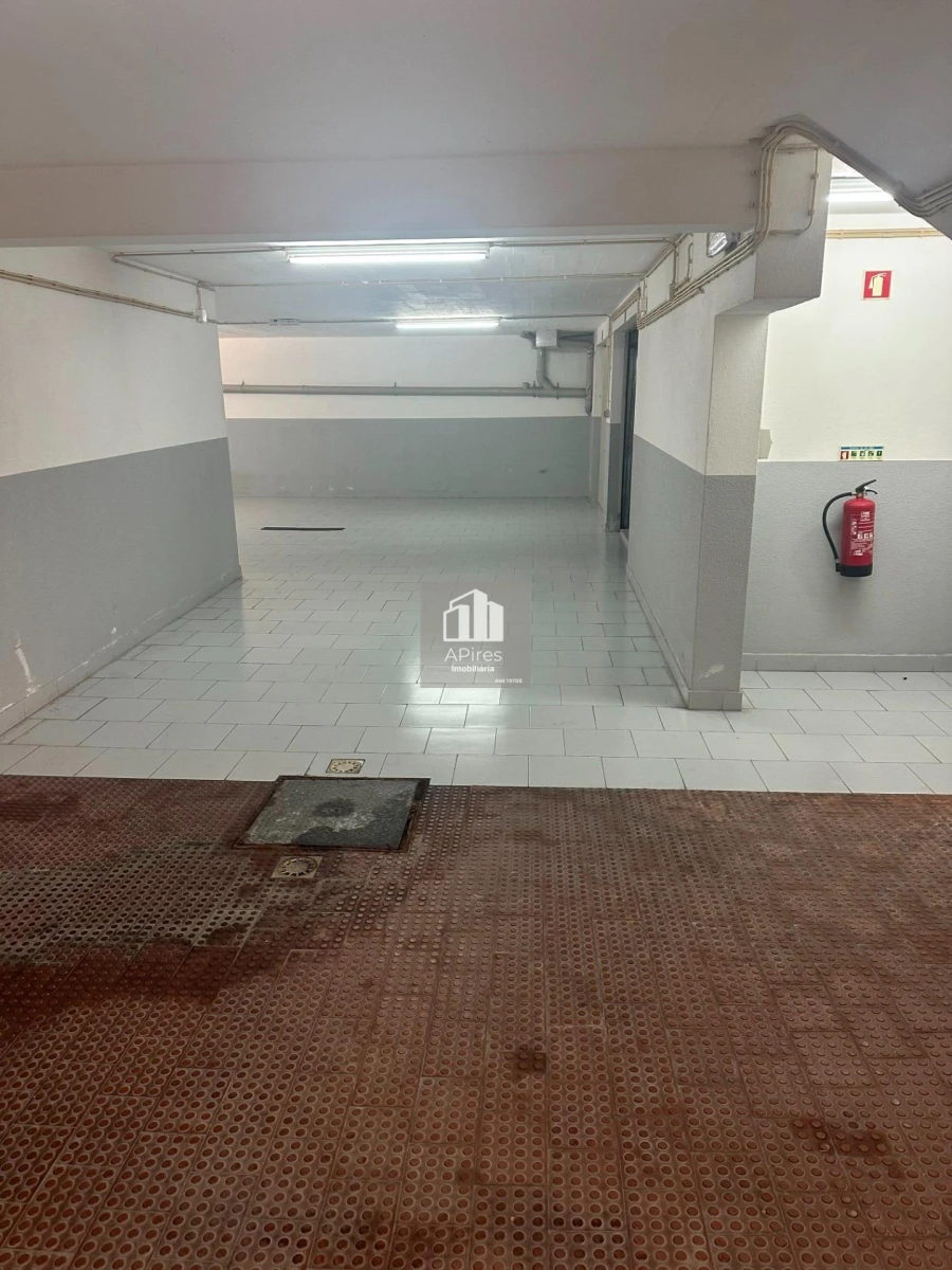 Garagem para Venda em Costa da Caparica Foto 2