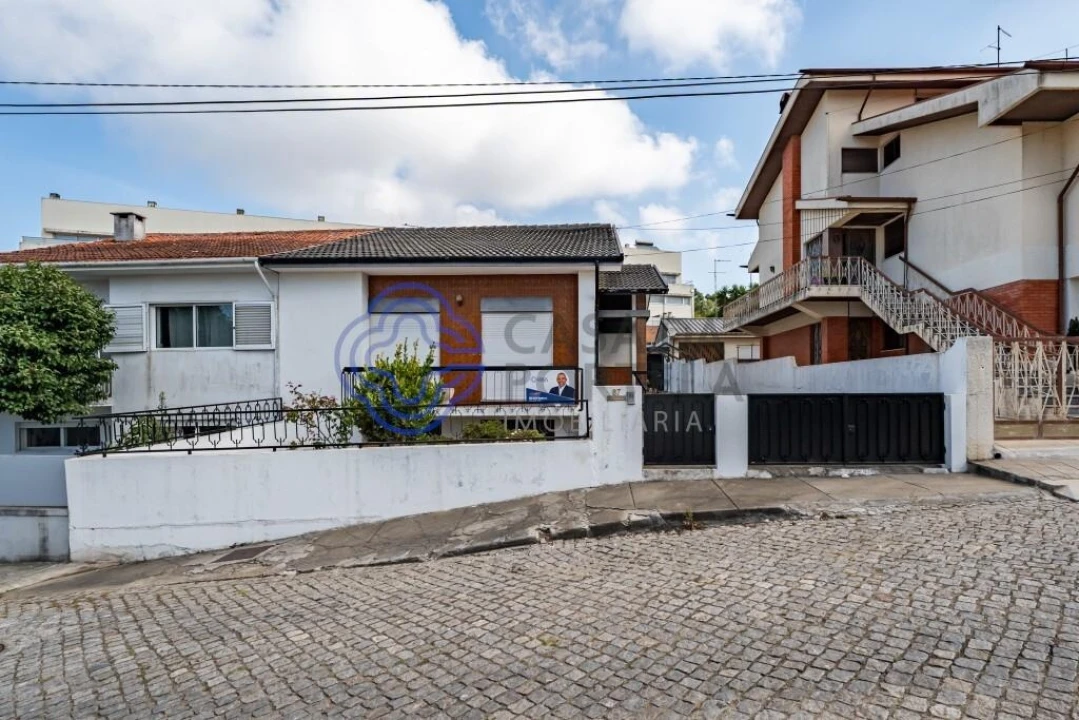 Moradia T3 para Venda em Madalena Foto 1
