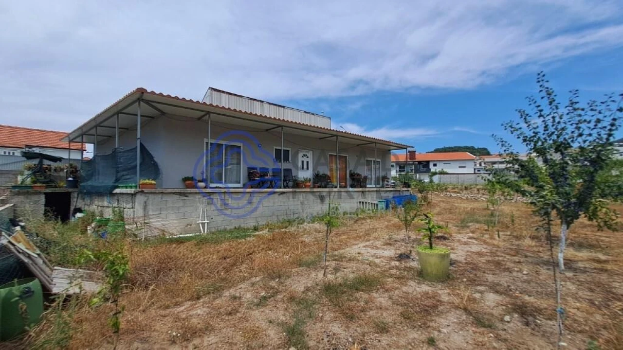 Moradia T2 para Venda em Rebordosa Foto 2