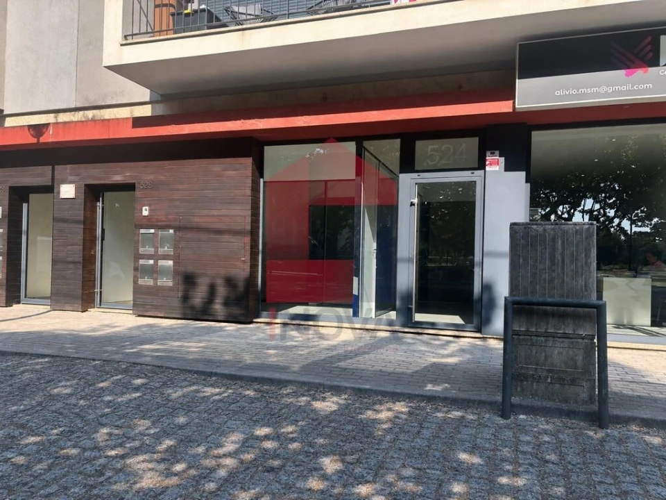 Loja para Arrendamento em Soutelo Foto 1