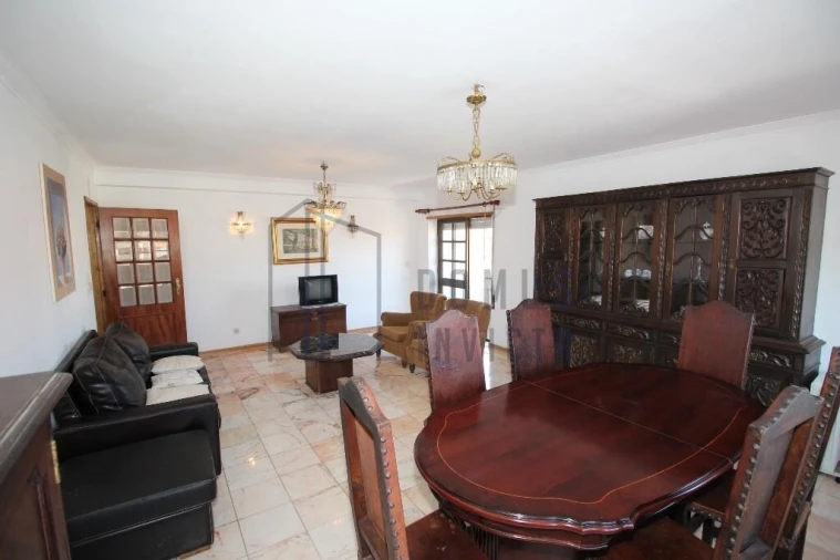 Apartamento T3 para Venda em Sé, Santa Maria e Meixedo Foto 13