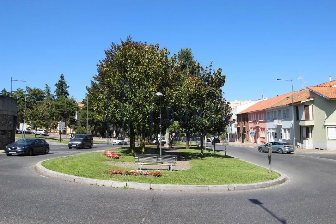 Apartamento T3 para Venda em Sé, Santa Maria e Meixedo Foto 28