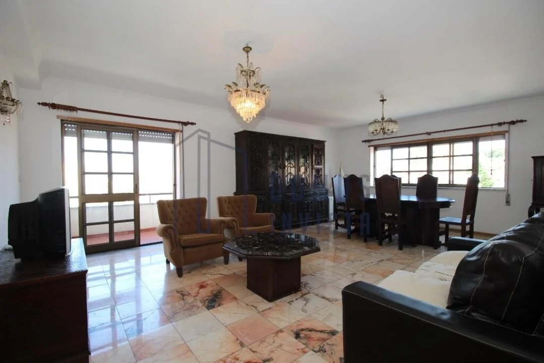 Apartamento T3 para Venda em Sé, Santa Maria e Meixedo Foto 1