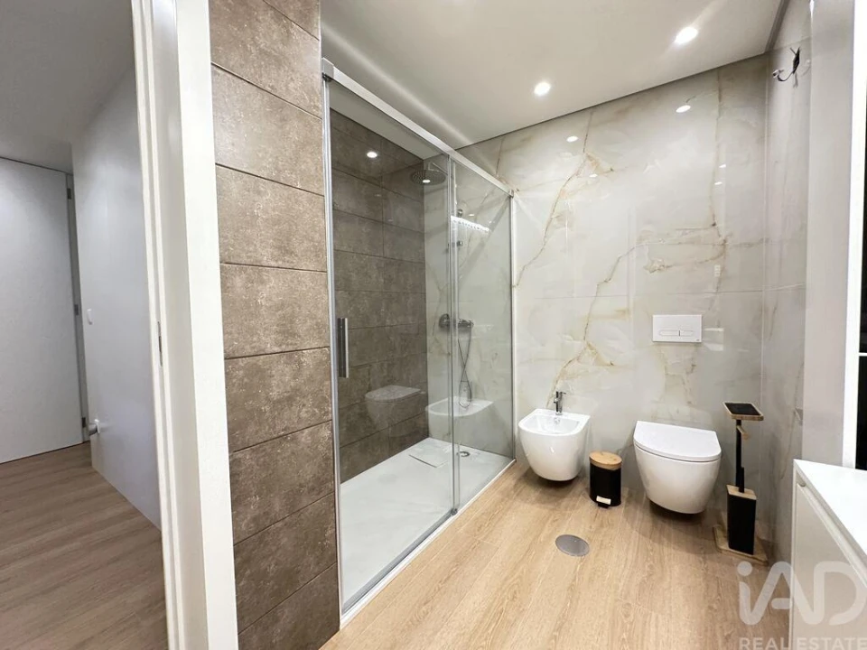 Apartamento T2 para Venda em Arcozelo Foto 23