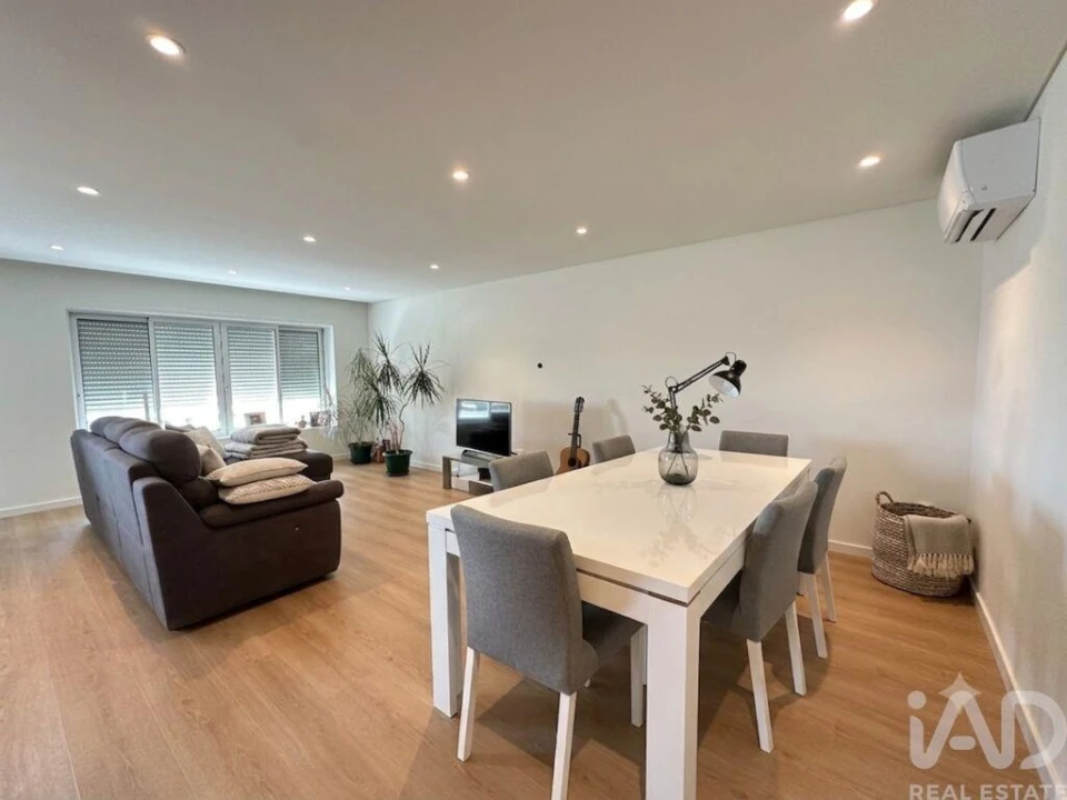 Apartamento T2 para Venda em Arcozelo Foto 1