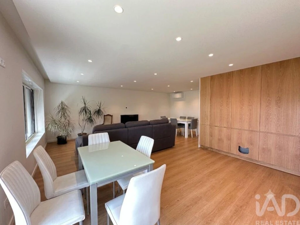Apartamento T2 para Venda em Arcozelo Foto 24