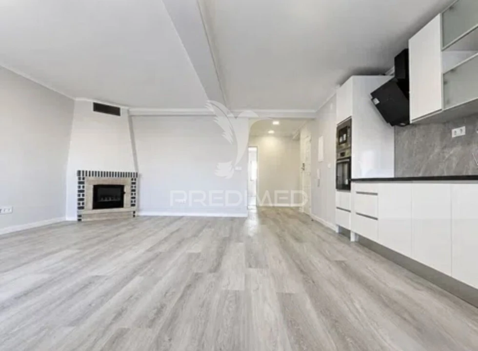 Apartamento T4 para Venda em Amora Foto 1