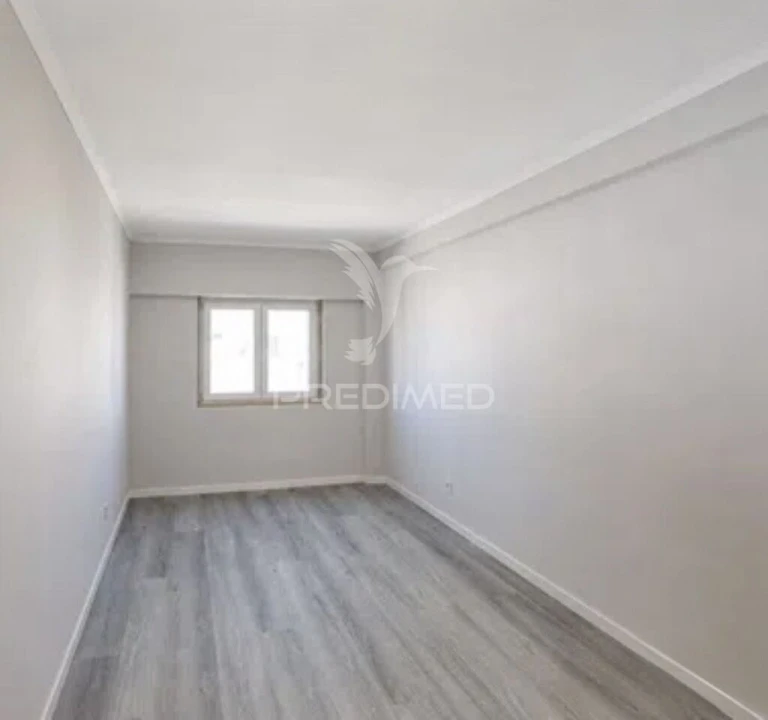 Apartamento T4 para Venda em Amora Foto 12