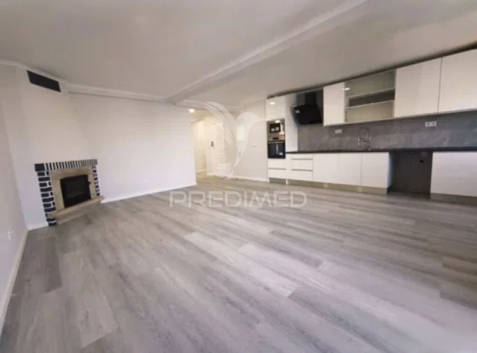 Apartamento T4 para Venda em Amora Foto 8
