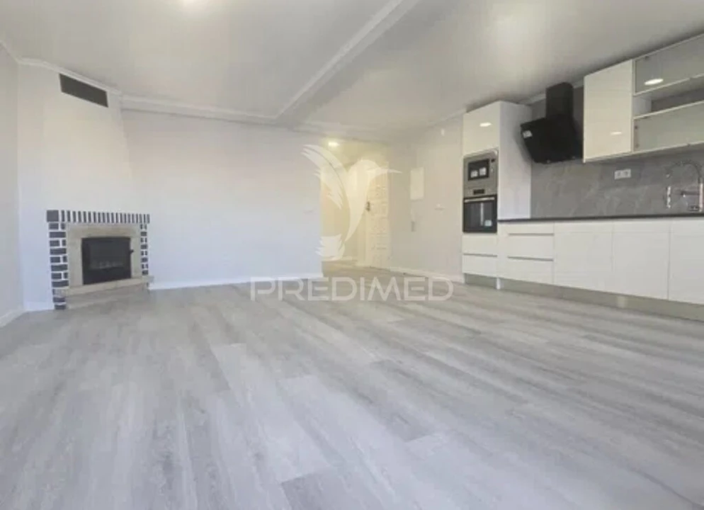 Apartamento T4 para Venda em Amora Foto 6