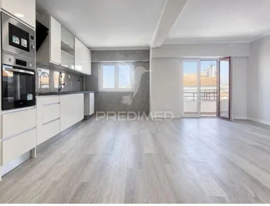 Apartamento T4 para Venda em Amora Foto 2