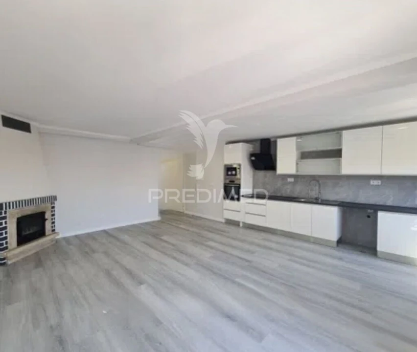 Apartamento T4 para Venda em Amora Foto 9