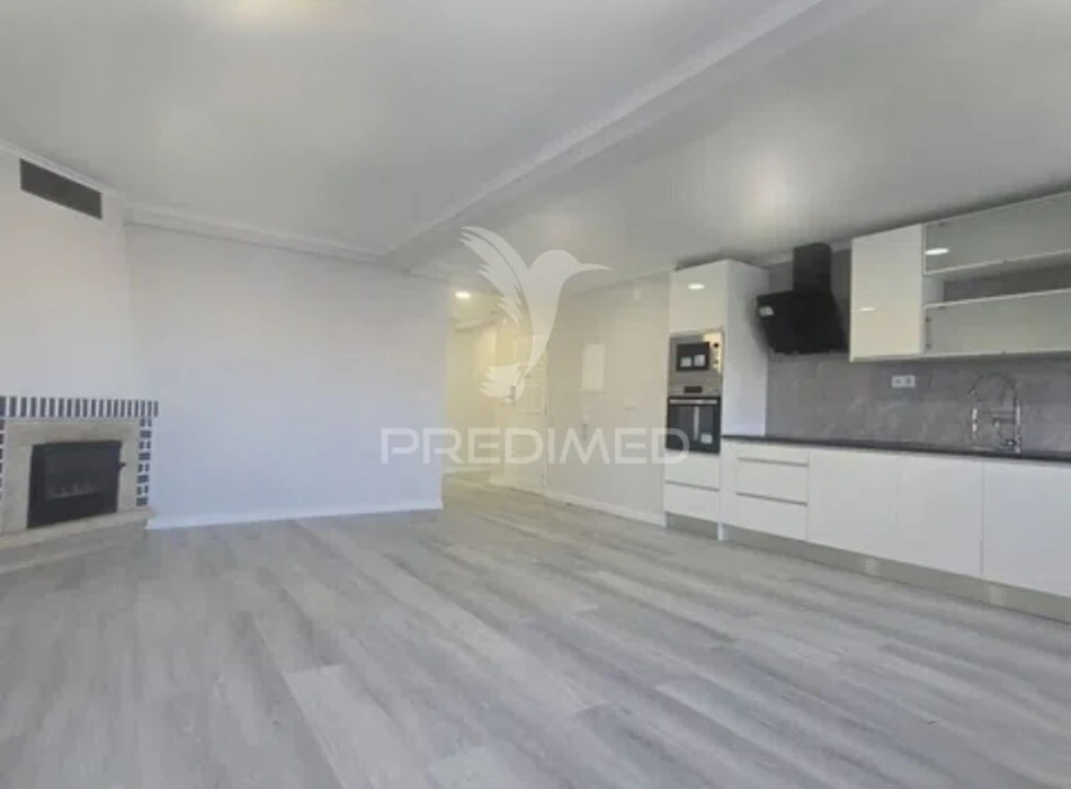Apartamento T4 para Venda em Amora Foto 4
