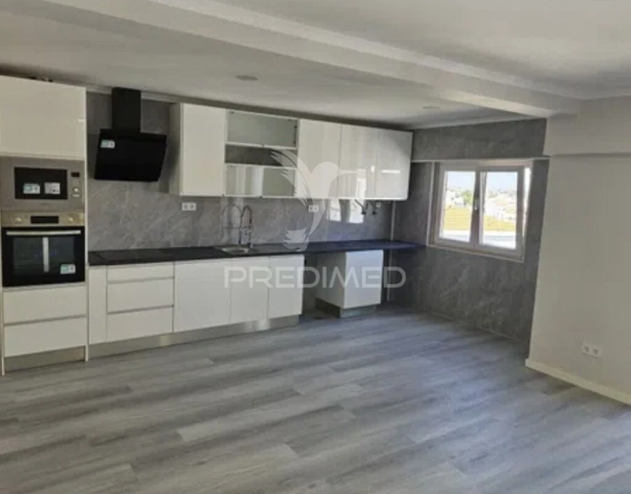 Apartamento T4 para Venda em Amora Foto 5