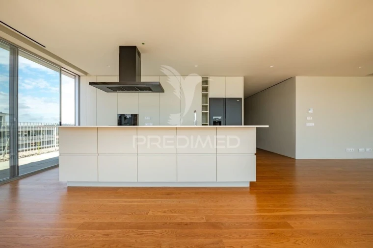 Apartamento T4 para Venda em Barcelinhos Foto 4