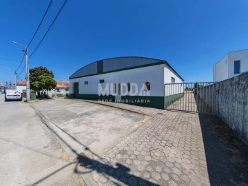 Armazém para Arrendamento em Oliveirinha