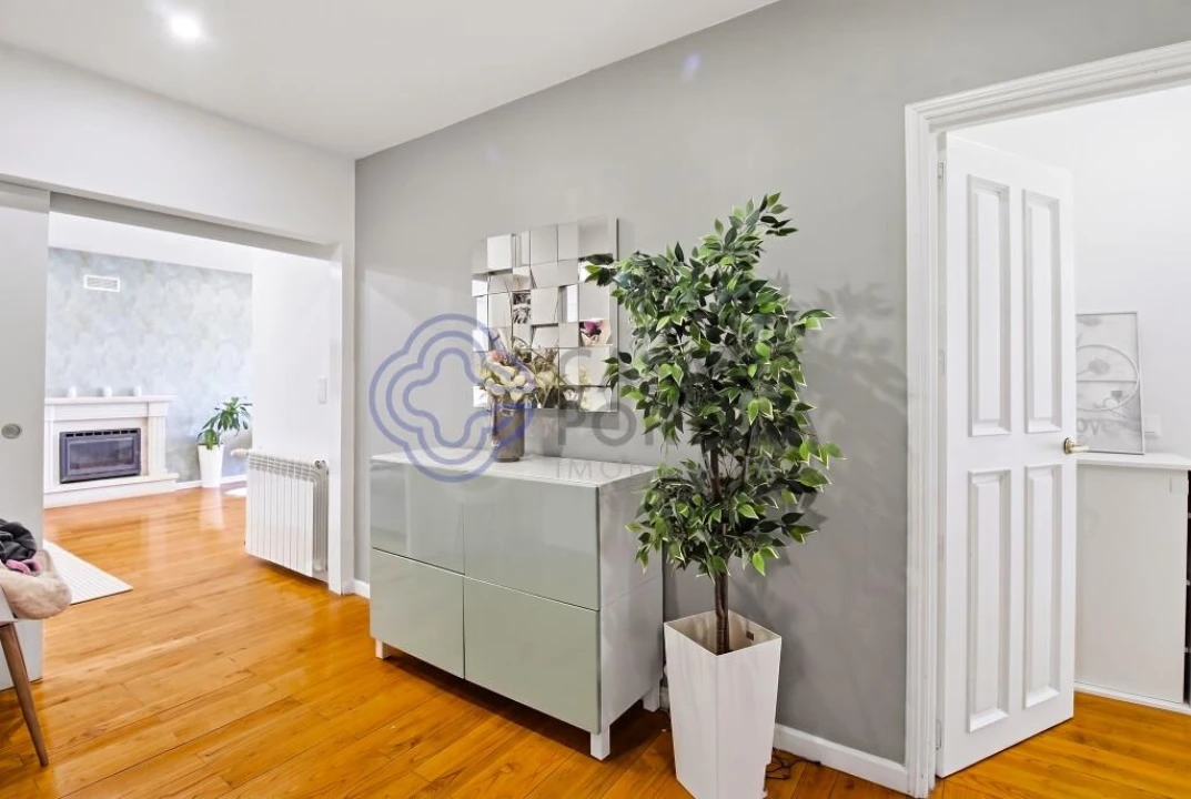 Apartamento T4 para Venda em Mafamude e Vilar do Paraíso Foto 1