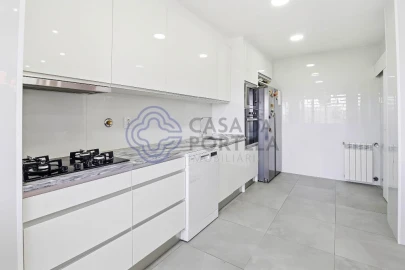 Apartamento T4 para Venda em Mafamude e Vilar do Paraíso