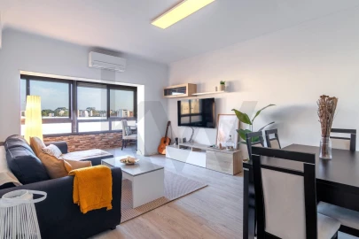 Apartamento T2 para Venda em Charneca de Caparica e Sobreda