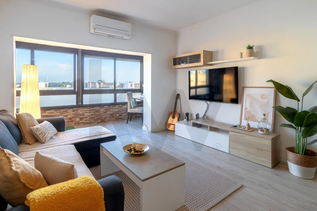 Apartamento T2 para Venda em Charneca de Caparica e Sobreda Foto 2