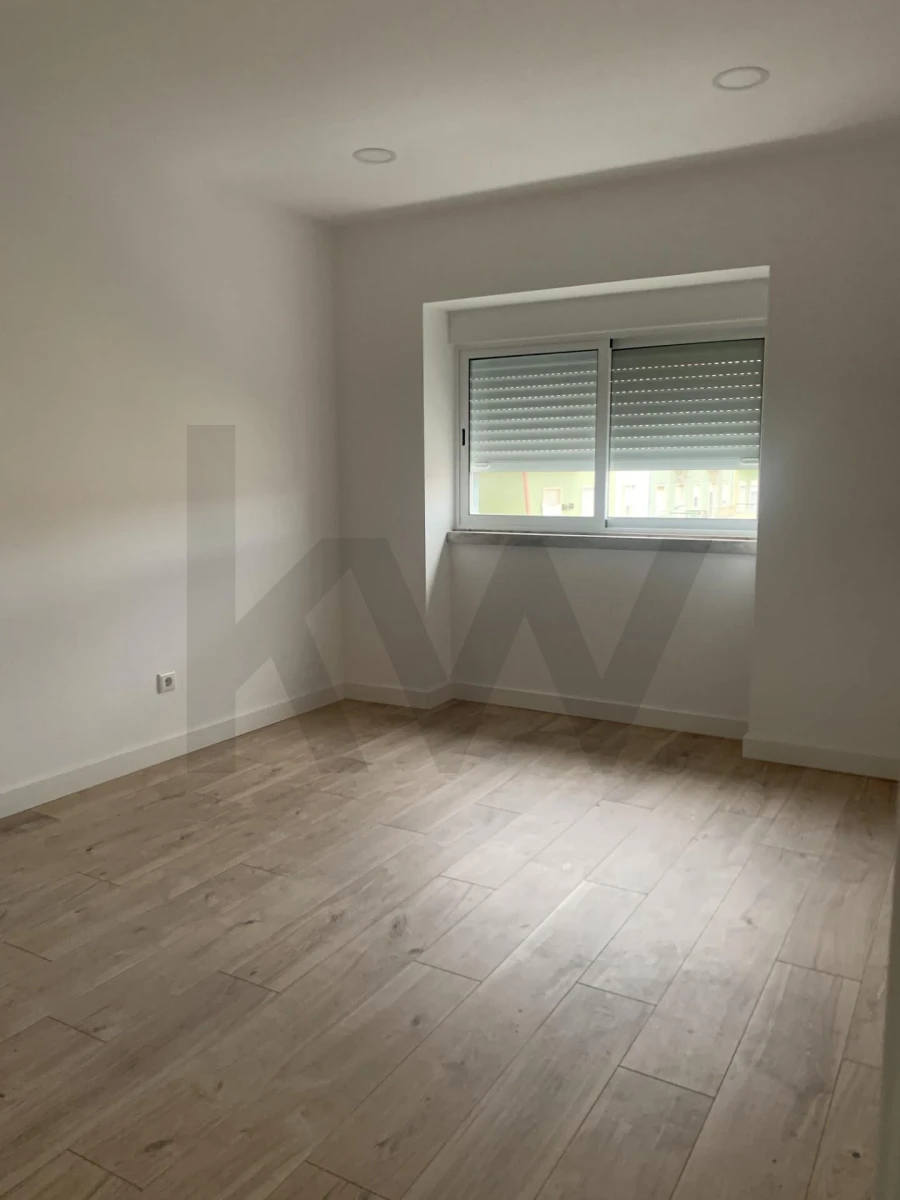 Apartamento T2 para Venda em Alfragide Foto 6