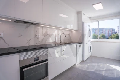 Apartamento T3 para Arrendamento em Benfica