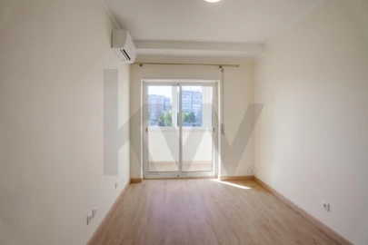 Apartamento T3 para Arrendamento em Benfica