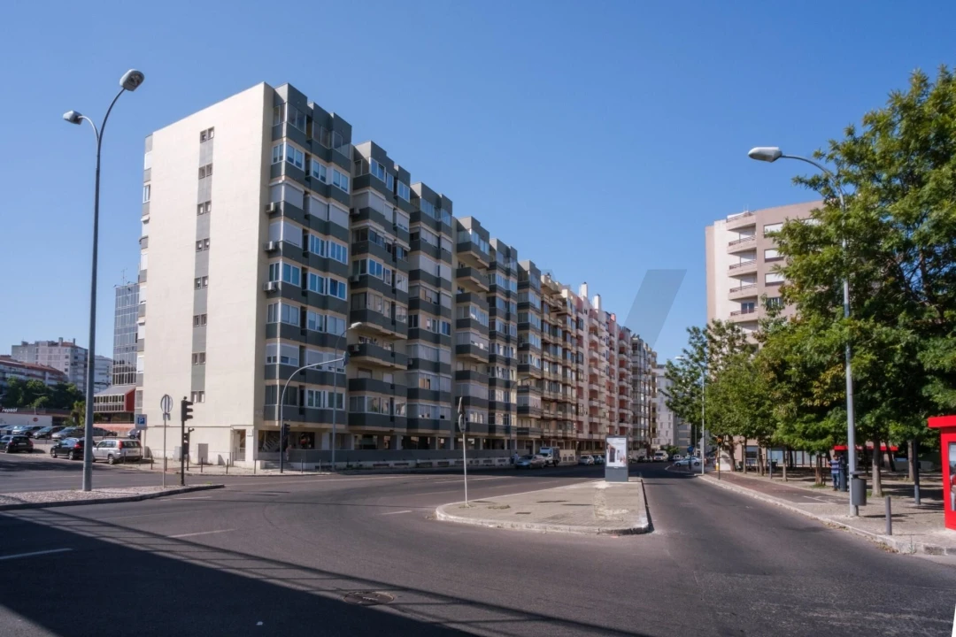 Apartamento T3 para Arrendamento em Benfica Foto 27