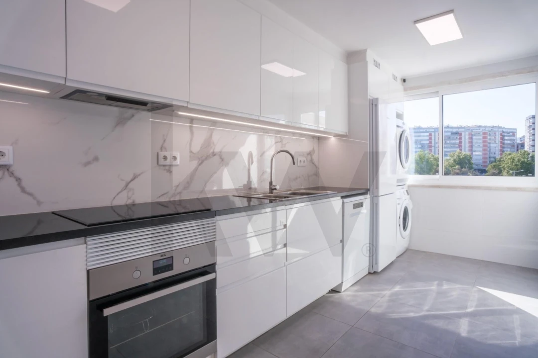 Apartamento T3 para Arrendamento em Benfica Foto 1