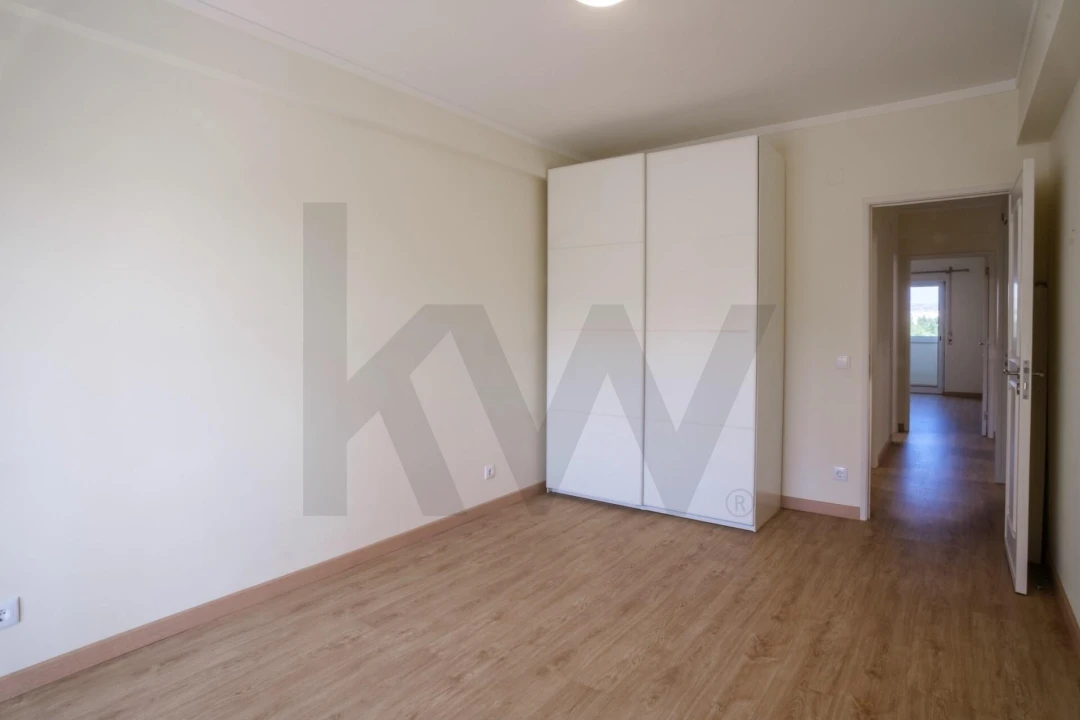 Apartamento T3 para Arrendamento em Benfica Foto 4