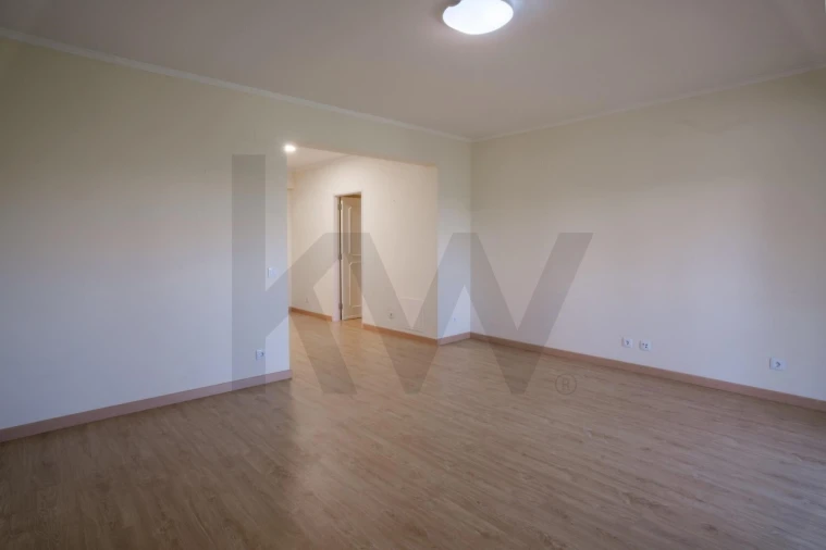 Apartamento T3 para Arrendamento em Benfica Foto 17