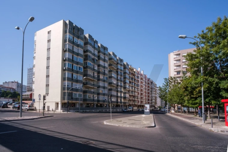 Apartamento T3 para Arrendamento em Benfica Foto 27