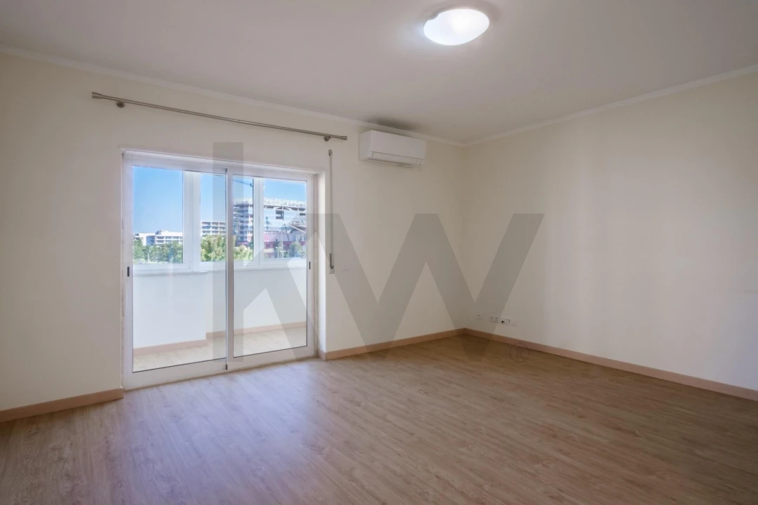 Apartamento T3 para Arrendamento em Benfica Foto 2