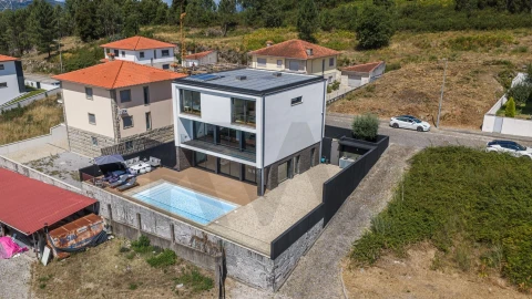 Moradia T4 para Venda em Rendufinho