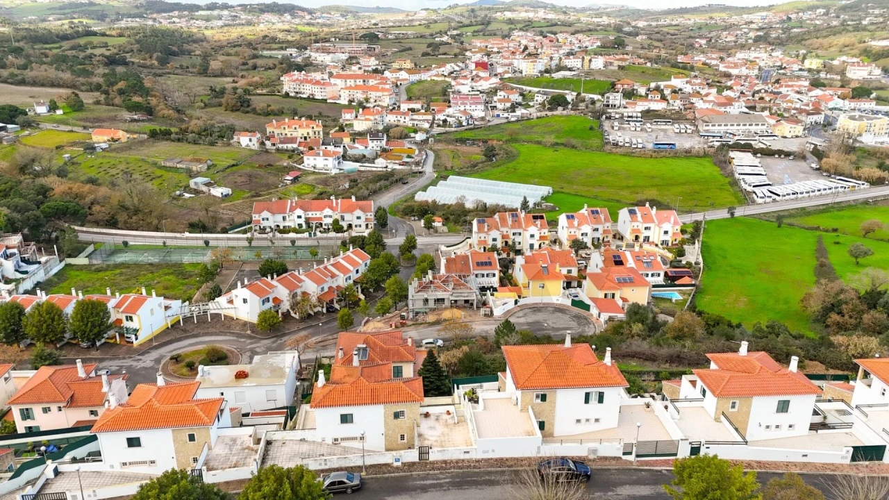 Terreno para Venda em Venda do Pinheiro e Santo Estêvão das Galés Foto 5