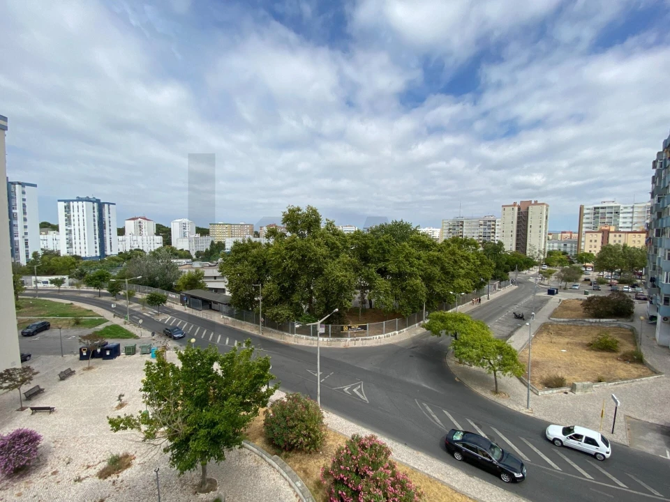 Apartamento T3 para Venda em Laranjeiro e Feijó Foto 1