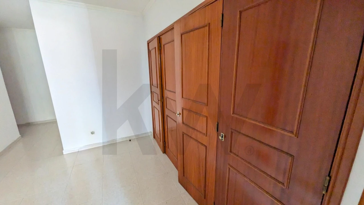 Apartamento T2 para Venda em Algueirão-Mem Martins Foto 11