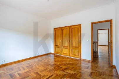 Moradia T5 para Venda em Agualva e Mira-Sintra