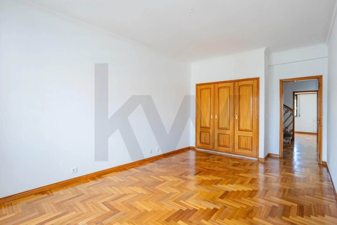 Moradia T5 para Venda em Agualva e Mira-Sintra Foto 13