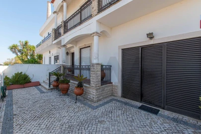 Moradia T5 para Venda em Samouco