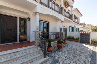 Moradia T5 para Venda em Samouco