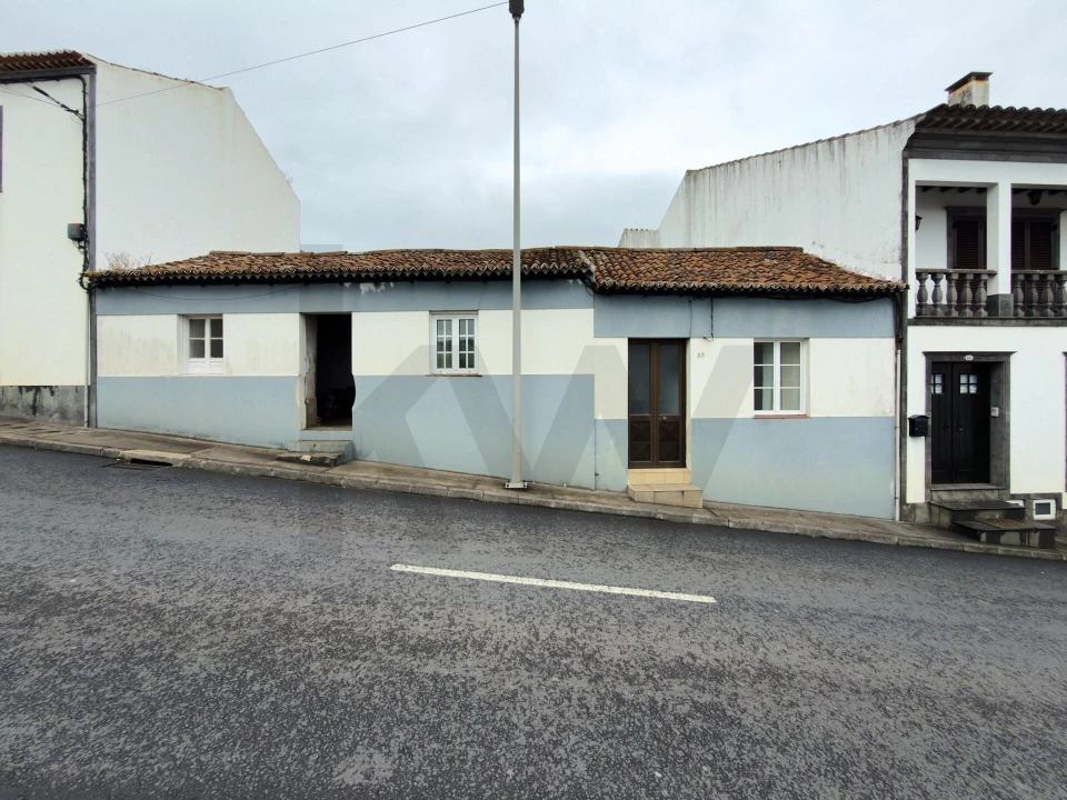 Moradia T3 para Venda em Capelas Foto 1