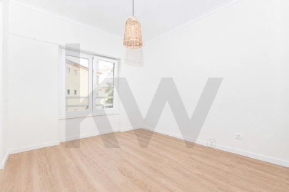 Apartamento T3 para Venda em Carcavelos e Parede