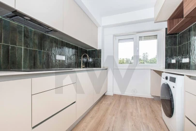 Apartamento T3 para Venda em Carcavelos e Parede