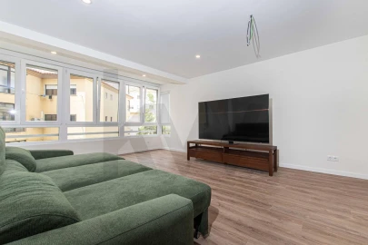 Apartamento T3 para Venda em Carcavelos e Parede