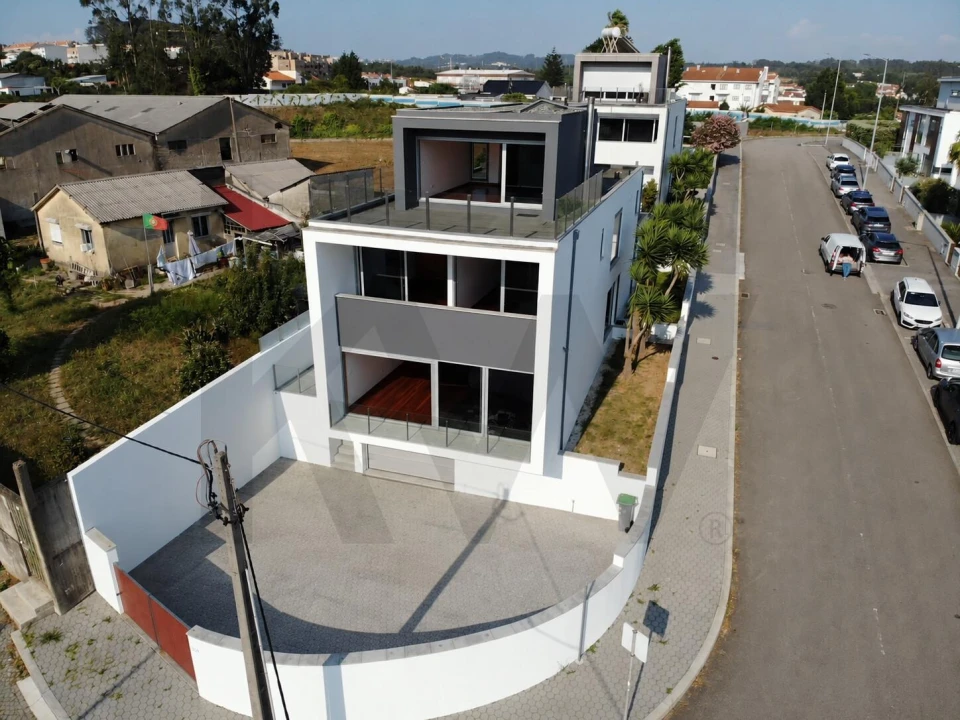 Moradia T3 para Venda em São Felix da Marinha Foto 1
