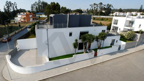 Moradia T5 para Venda em São Felix da Marinha